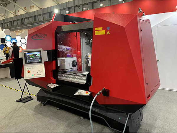 硬軌數控車床具有自動化程度高，編程簡單等優點